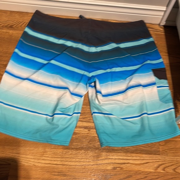 Billabong Size 40 Boardshorts - Picture 2 of 3